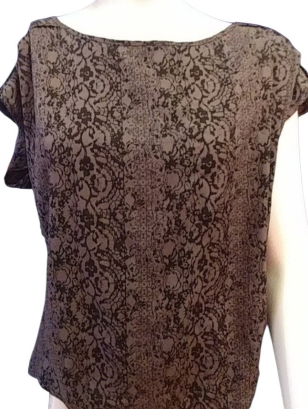 158 EUC wide neck converse blouse